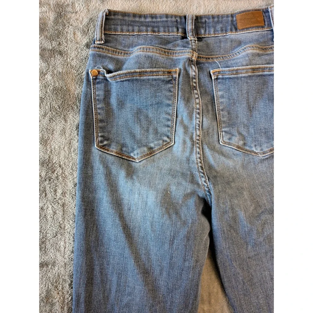 Judy Blue Relaxed Fit High Rise Medium‎ Wash Straight Leg Jeans Size 3/26